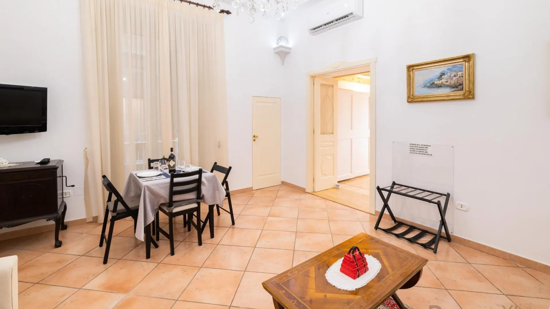 Apartmán De Cesare53 By Domusextra Neapol 0*,  Itálie